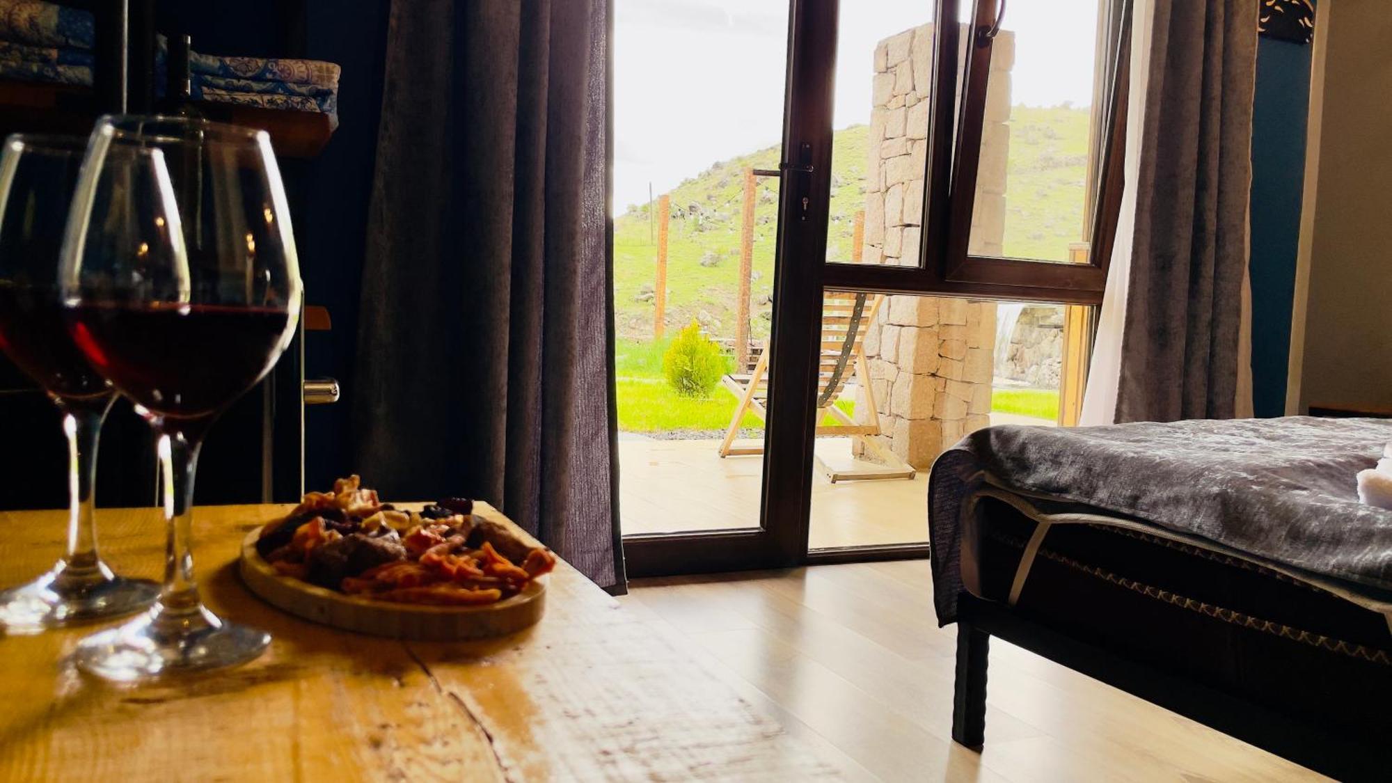 Hotel Hobbiton Near Vardzia Caves T'mogvi Dış mekan fotoğraf